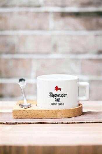 Kadın Fizyoterapistlere Hediye Kalp Kaşıklı Ahşap Altlıklı Fincan