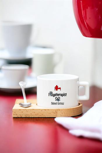 Kadın Fizyoterapistlere Hediye Kalp Kaşıklı Ahşap Altlıklı Fincan