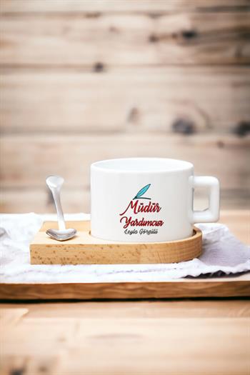 Kadın Müdür Yardımcısına Hediye Kalp Kaşıklı Ahşap Altlıklı Fincan