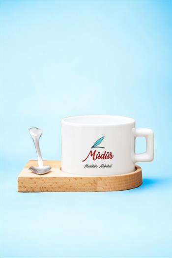 Kadın Müdüre Hediye Kalp Kaşıklı Ahşap Altlıklı Fincan