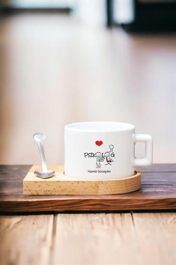 Kadın Psikologlara Hediye Kalp Kaşıklı Ahşap Altlıklı Fincan