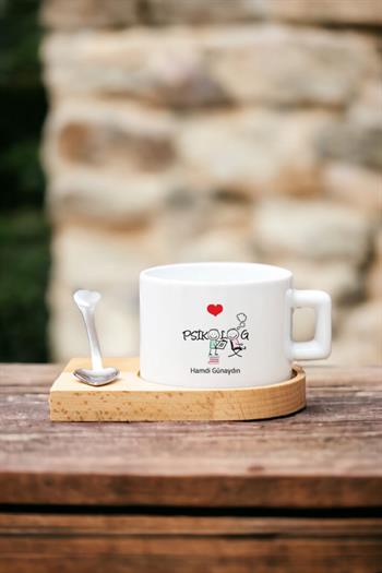 Kadın Psikologlara Hediye Kalp Kaşıklı Ahşap Altlıklı Fincan