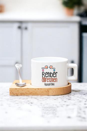 Kadın Rehber Öğretmene Hediye Kalp Kaşıklı Ahşap Altlıklı Fincan