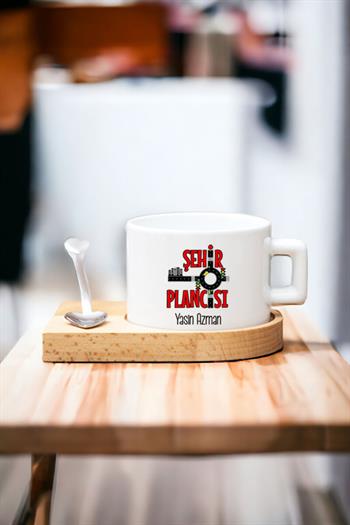 Kadın Şehir Plancısına Hediye Kalp Kaşıklı Ahşap Altlıklı Fincan