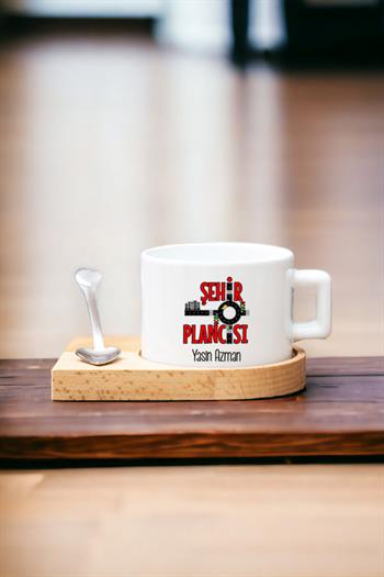 Kadın Şehir Plancısına Hediye Kalp Kaşıklı Ahşap Altlıklı Fincan