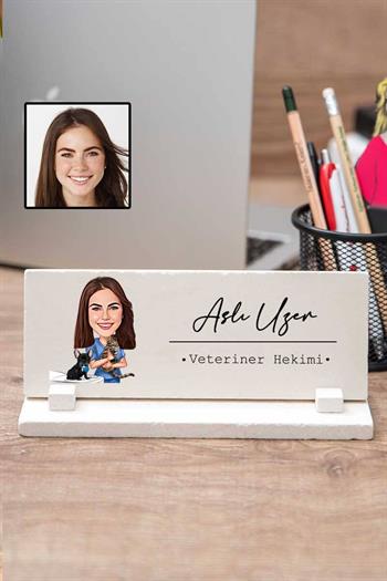 Kadın Veterinere Muayenehane Hediyesi Karikatürlü Masaüstü İsimlik