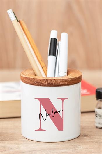 Kadınlara Hediye Baş Harfli Üzeri İsim Yazılı Ahşap Altlıklı Fincan ve Kalemlik