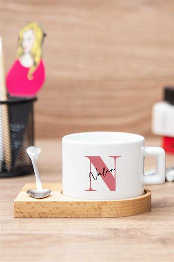 Kadınlara Hediye Baş Harfli Üzeri İsim Yazılı Ahşap Altlıklı Fincan ve Kalemlik
