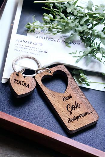 Kız Arkadaşa Hediye Mesajlı ve Kalpli Ahşap Anahtarlık