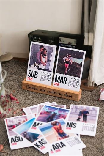 Kişiye Özel Ahşap Standlı Fotoğraflı Masaüstü Takvim