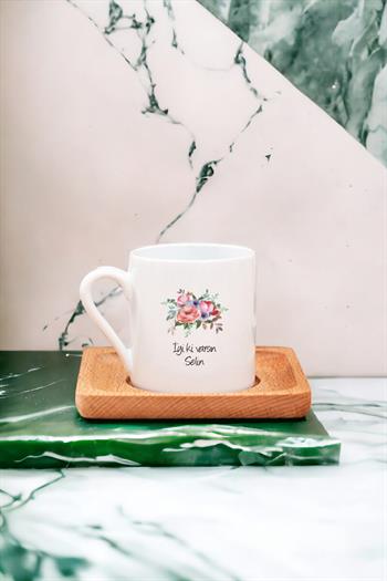 Kişiye Özel Çiçek Buketi İsimli Ahşap Altlıklı Türk Kahvesi Fincanı