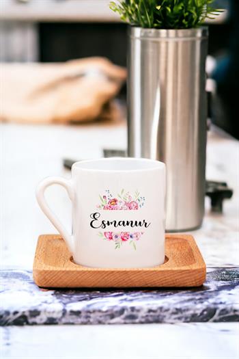 Kişiye Özel Çiçek Çerçeveli İsimli Ahşap Altlıklı Türk Kahvesi Fincanı