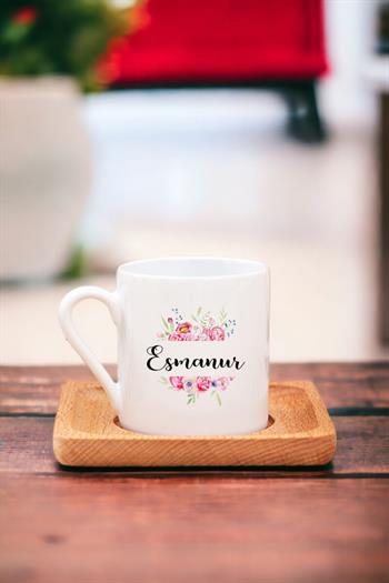 Kişiye Özel Çiçek Çerçeveli İsimli Ahşap Altlıklı Türk Kahvesi Fincanı