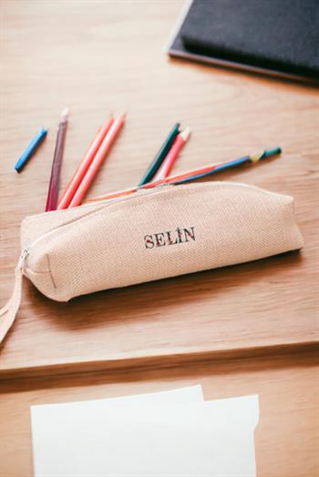 Kişiye Özel Çiçek Harf Tasarım İsim Yazılı Keten Bez Kalemlik