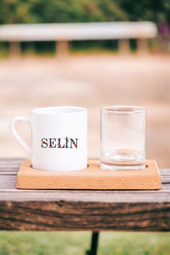 Kişiye Özel Çiçek Harf Tasarım İsim Yazılı Ahşap Sunumlu Türk Kahvesi Fincanı