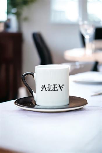 Kişiye Özel Çiçekli Harf Tasarım İsim Yazılı Renkli Türk Kahvesi Fincanı