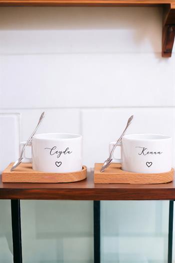 Kişiye Özel El Yazısı Tasarımlı İsimli Ahşap Altlıklı İkili Fincan