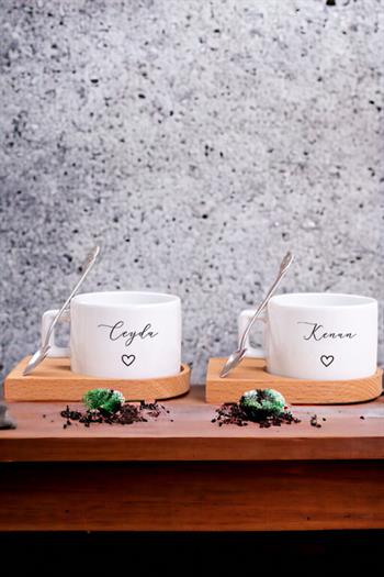 Kişiye Özel El Yazısı Tasarımlı İsimli Ahşap Altlıklı İkili Fincan