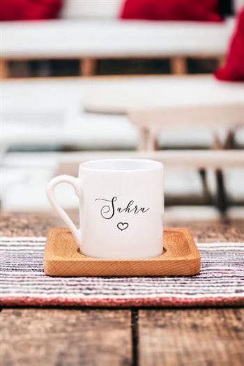 Kişiye Özel El Yazısı Tasarımlı İsimli Ahşap Altlıklı Türk Kahvesi Fincanı