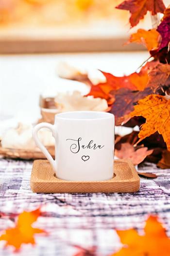 Kişiye Özel El Yazısı Tasarımlı İsimli Ahşap Altlıklı Türk Kahvesi Fincanı