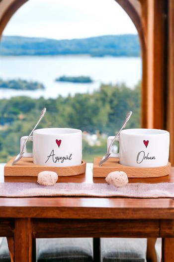 Kişiye Özel İsim Yazılı Minik Kalpli Ahşap Altlıklı İkili Fincan