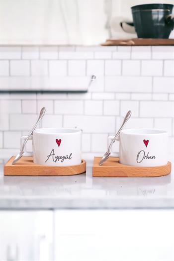 Kişiye Özel İsim Yazılı Minik Kalpli Ahşap Altlıklı İkili Fincan