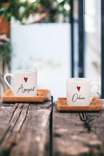Kişiye Özel İsim Yazılı Minik Kalpli İkili Ahşap Altlıklı Türk Kahvesi Fincanı