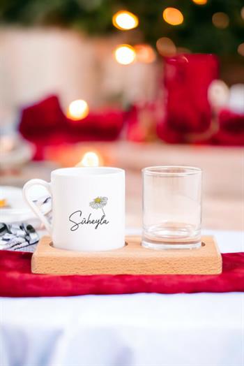 Kişiye Özel Papatya Tasarımlı İsimli Ahşap Sunumlu Türk Kahvesi Fincanı