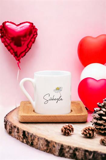 Kişiye Özel Papatya Tasarımlı İsimli Ahşap Altlıklı Türk Kahvesi Fincanı