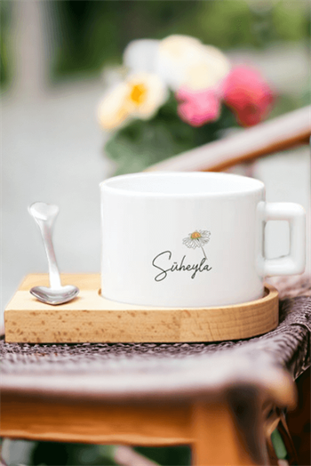 Kişiye Özel Papatya Tasarımlı İsimli Ahşap Altlıklı Fincan