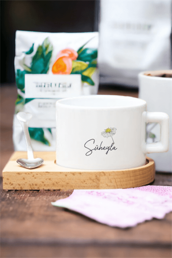 Kişiye Özel Papatya Tasarımlı İsimli Ahşap Altlıklı Fincan