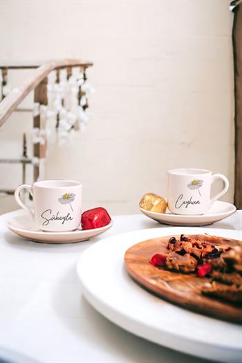 Kişiye Özel Papatya Tasarımlı İsimli İkili Porselen Türk Kahvesi Fincanı