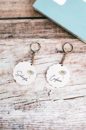 Kişiye Özel Papatya Tasarımlı İsimli İkili Anahtarlık