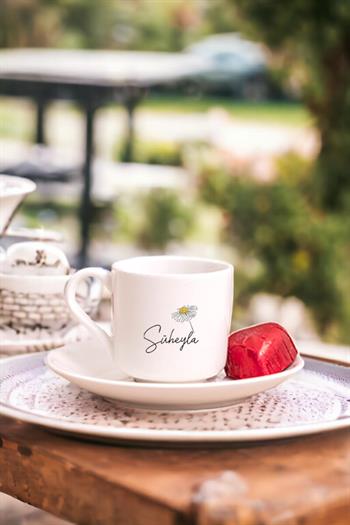 Kişiye Özel Papatya Tasarımlı İsimli Porselen Türk Kahvesi Fincanı