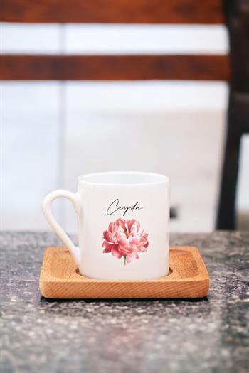 Kişiye Özel Pembe Çiçekli İsme Özel Ahşap Altlıklı Türk Kahvesi Fincanı