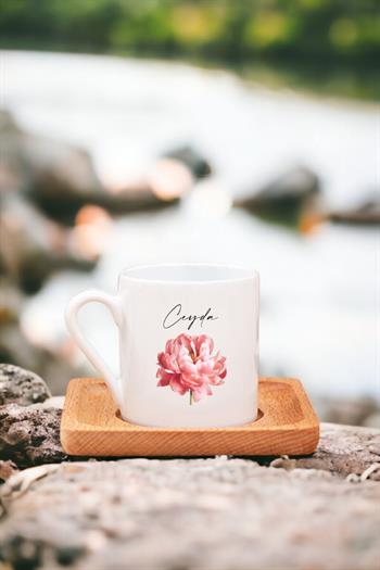 Kişiye Özel Pembe Çiçekli İsme Özel Ahşap Altlıklı Türk Kahvesi Fincanı