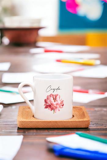 Kişiye Özel Pembe Çiçekli İsme Özel Ahşap Altlıklı Türk Kahvesi Fincanı