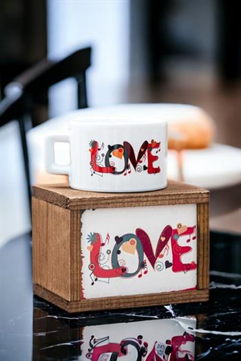 Love Yazılı Ahşap Kutulu Fincan