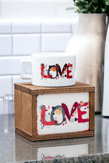 Love Yazılı Ahşap Kutulu Fincan