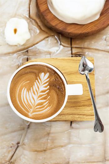 Öğretmene Hediye Kişiye Özel Karikatürlü Ahşap Altlıklı Fincan