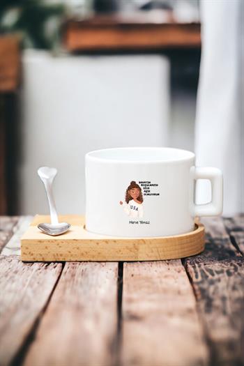 Rahatım Bozulmasın Diye Aşık Olmuyorum Ahşap Altlıklı Fincan