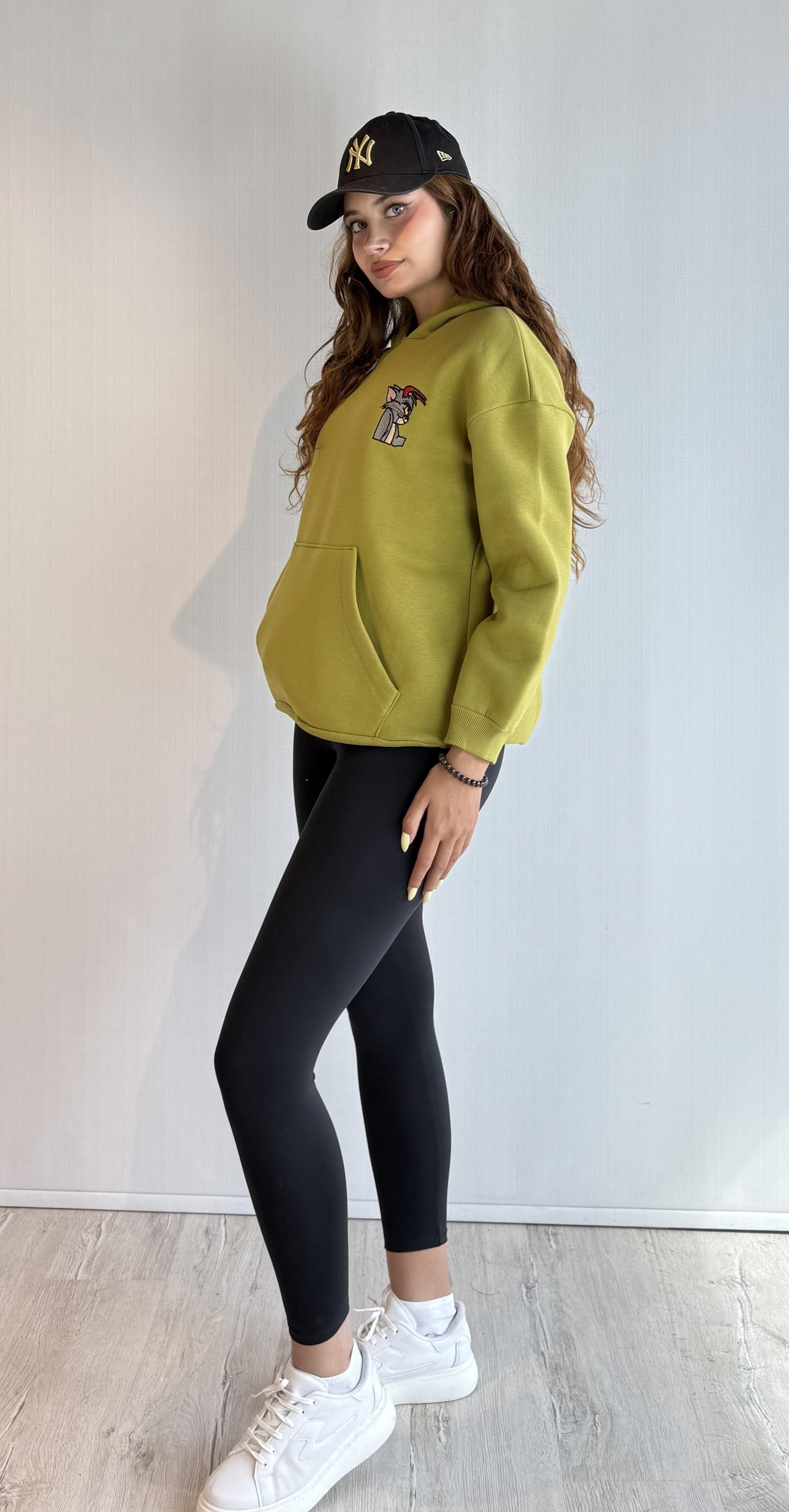  Kadın Kapüşonlu Baskı Detaylı Kanguru Cepli Oversize Haki Sweatshirt 
