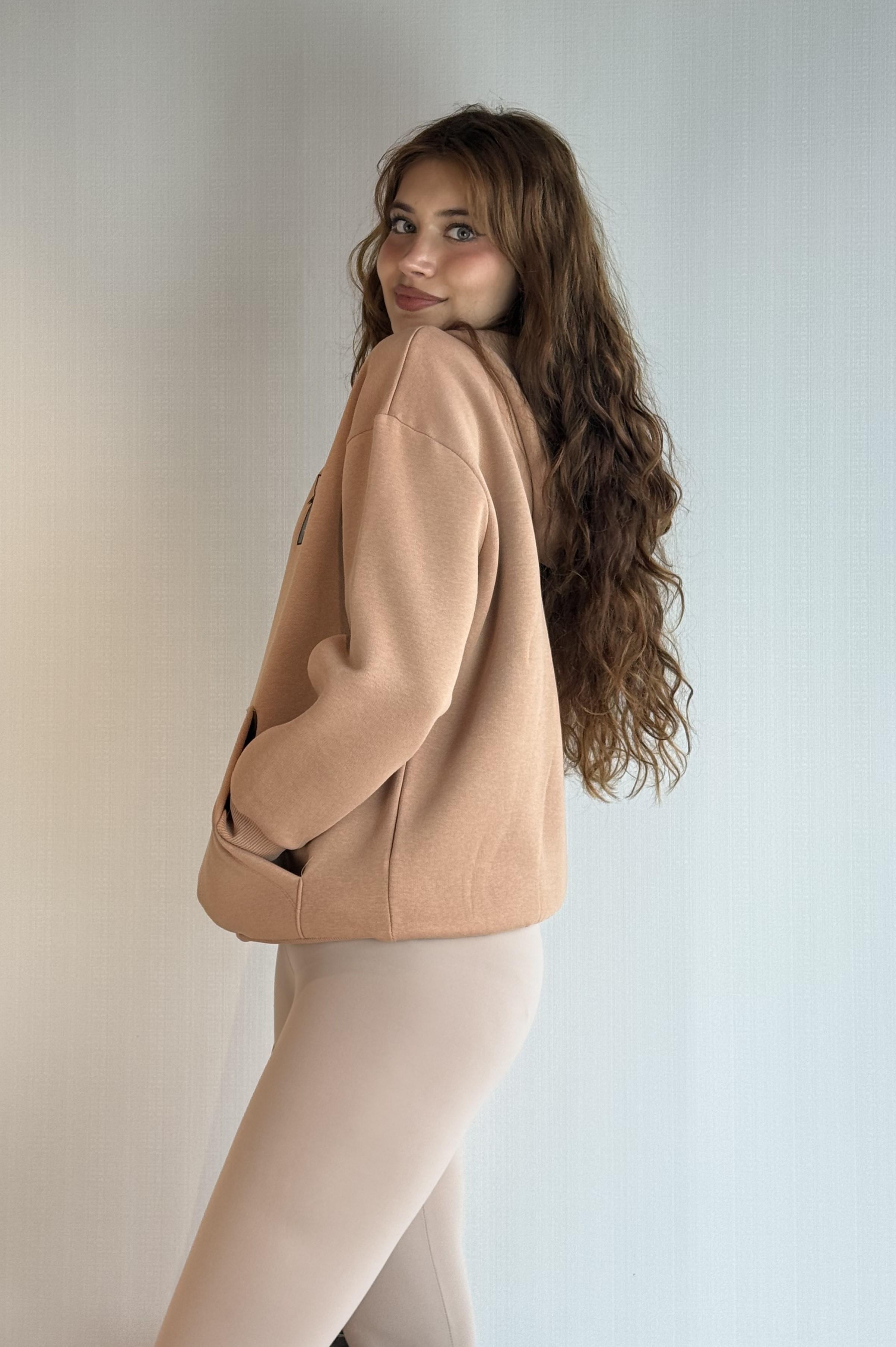  Kadın Kapüşonlu Baskı Detaylı Kanguru Cepli Oversize Bej Sweatshirt