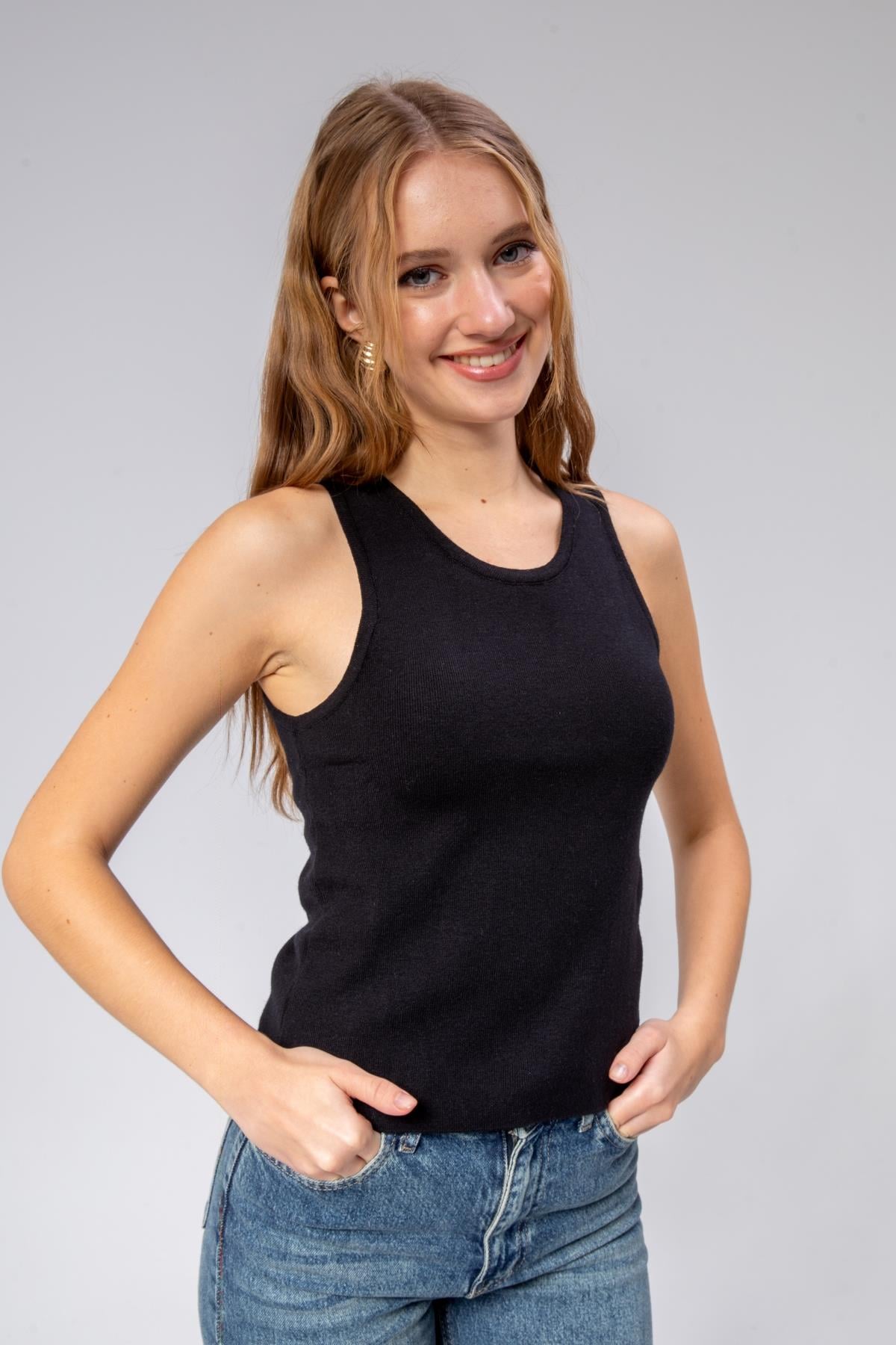 Kadın Yuvarlak Yaka Sıfır Kol Triko Bluz 