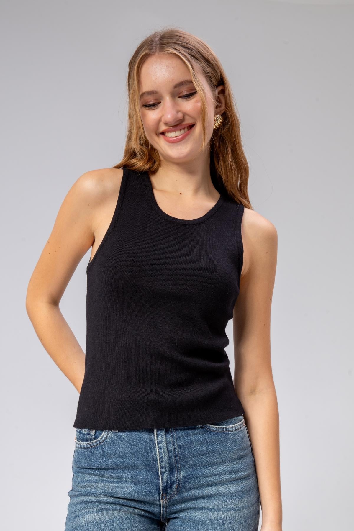 Kadın Yuvarlak Yaka Sıfır Kol Triko Bluz 