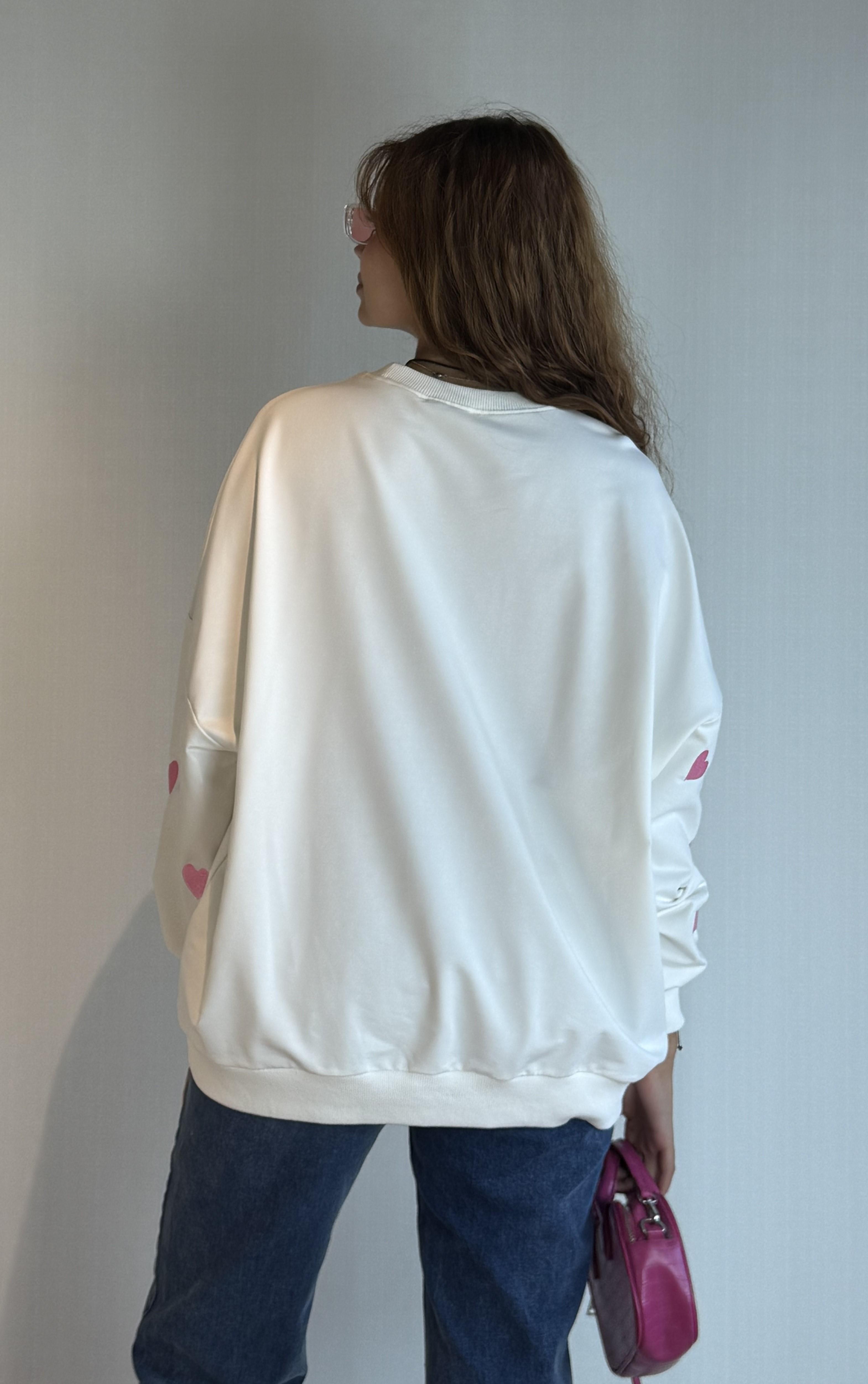Kadın Bisiklet Yaka Kalp Desenli Oversize Uzun Kollu Sweatsirt 