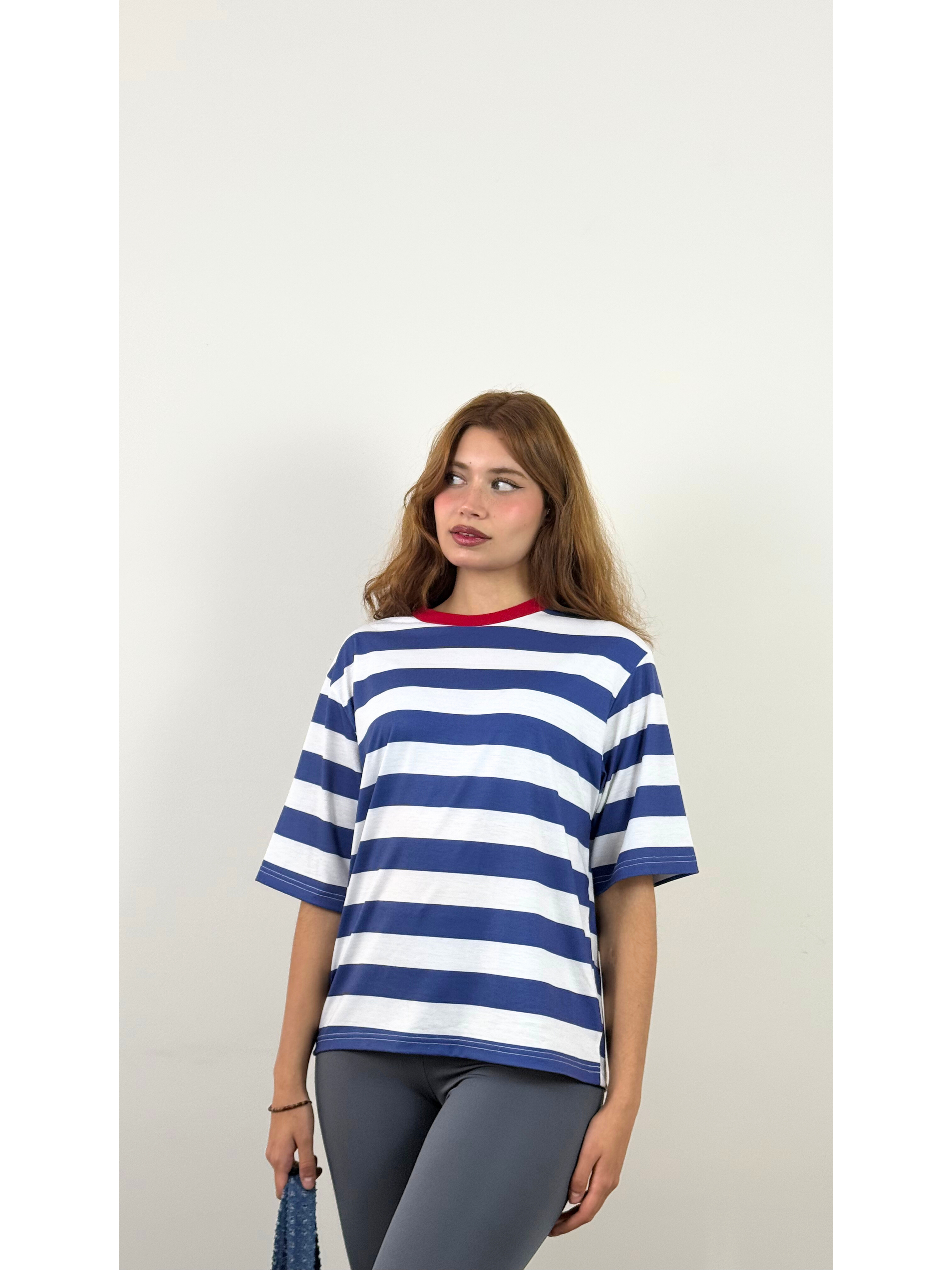 Kadın Bisiklet Yaka Kısa Kollu Beyaz Lacivert Çizgili T-Shirt 