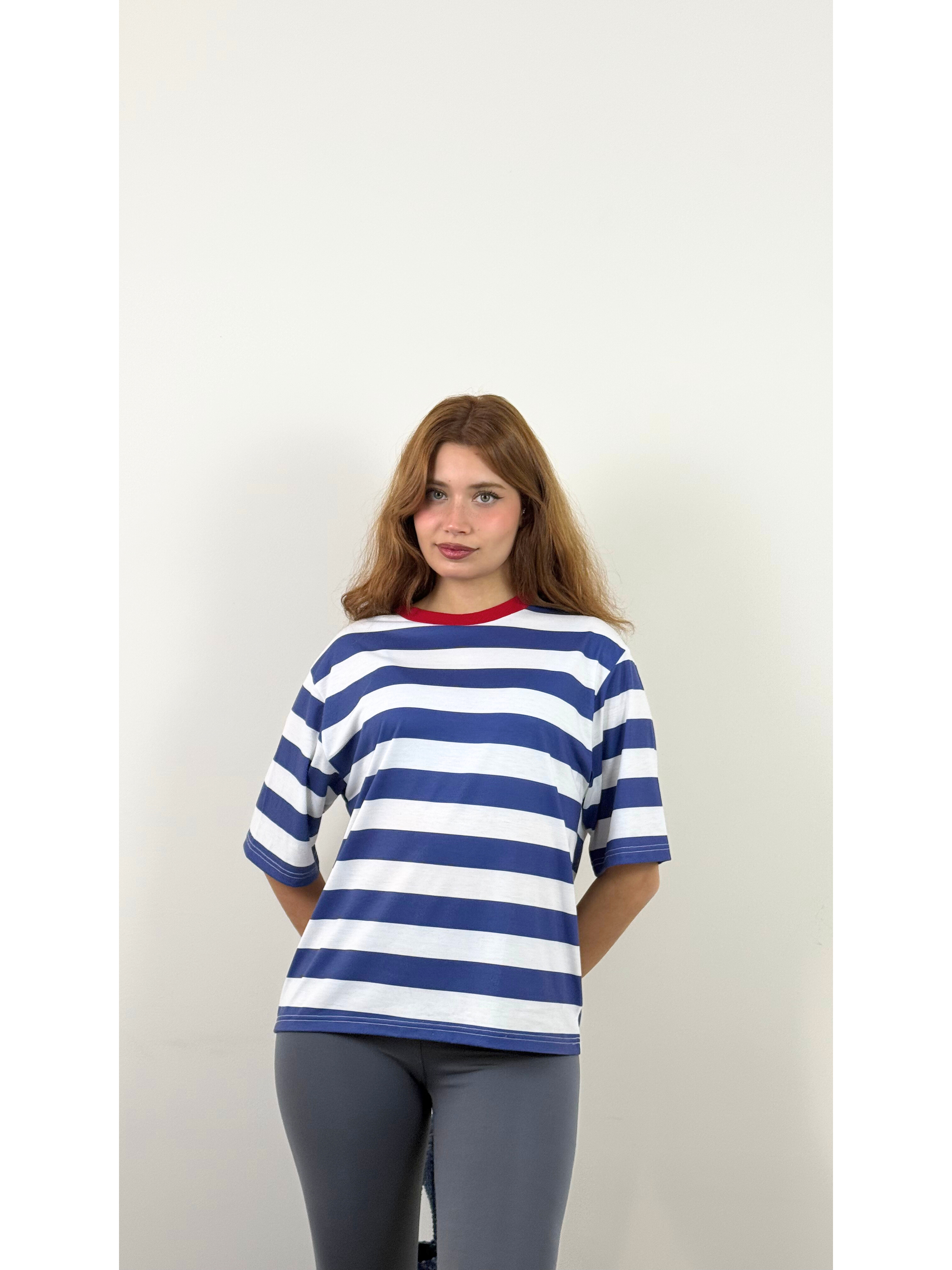 Kadın Bisiklet Yaka Kısa Kollu Beyaz Lacivert Çizgili T-Shirt 