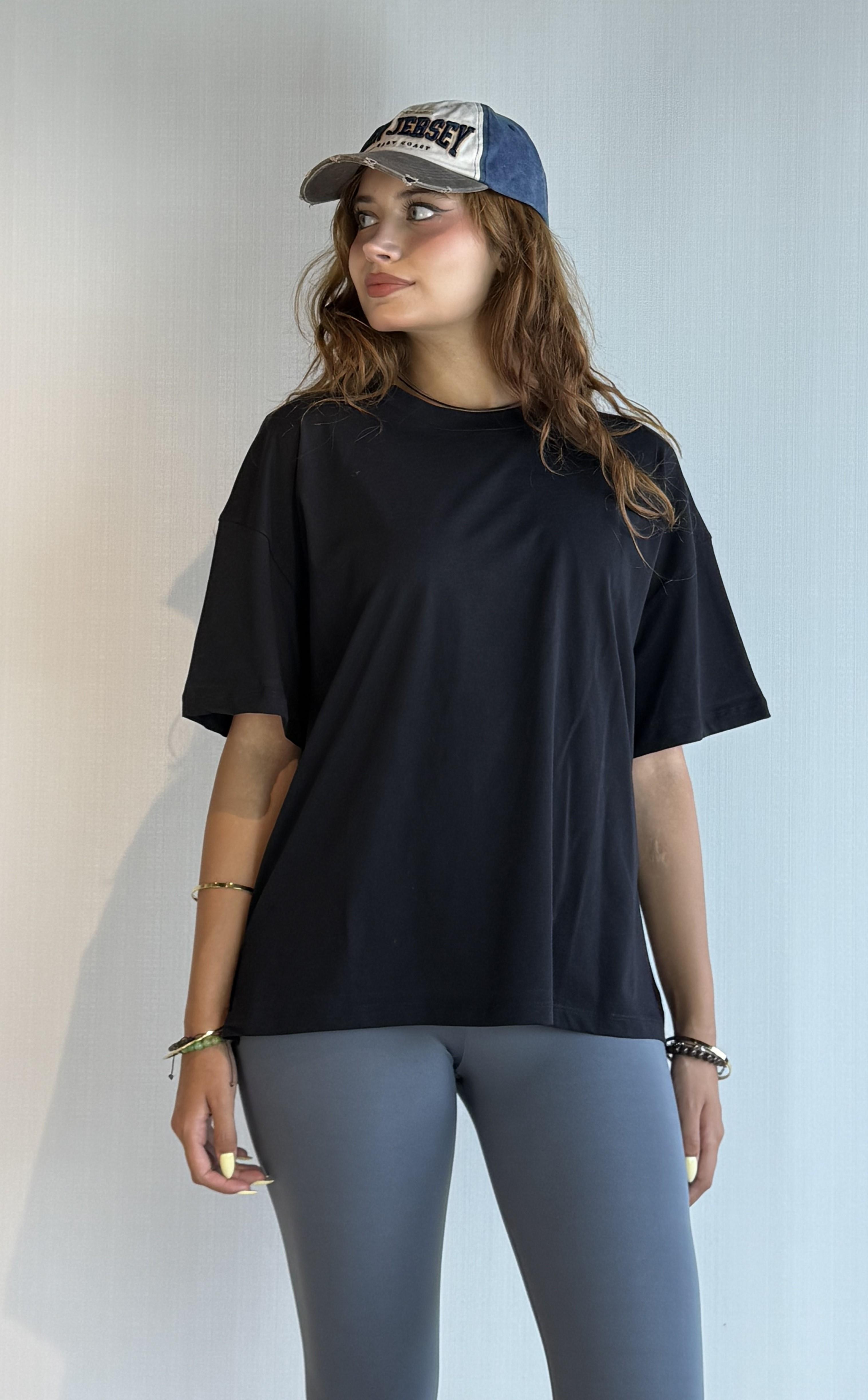 Kadın Bisiklet Yaka Kısa Kollu Oversize Basic Siyah Tişört 