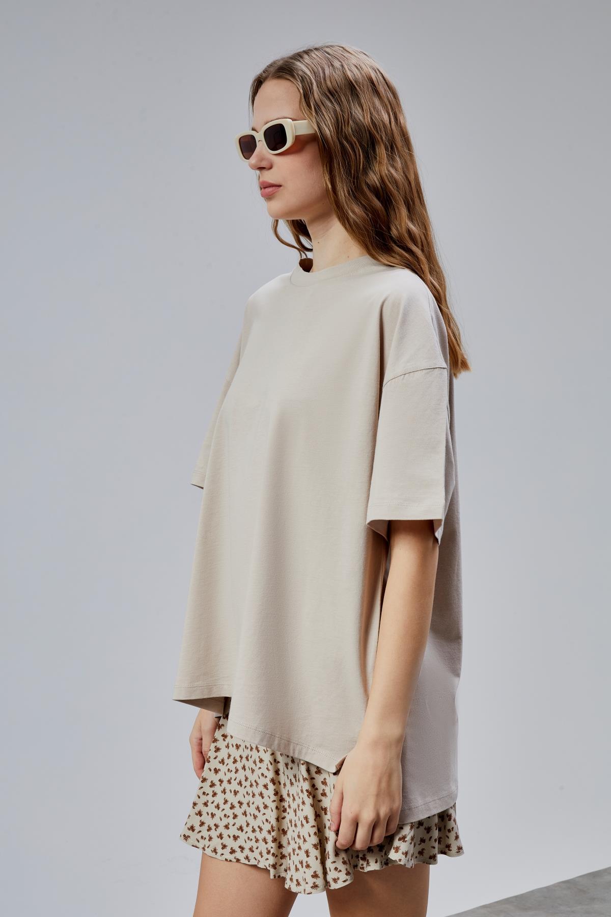 Kadın Bisiklet Yaka Pamuklu Oversize Düz Basic Bej Tişört 